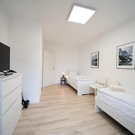 Dwk: Monteurhaus Bei Koblenz アパートホテル
